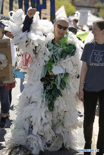 People take part in Earth Day parade in Vancouver - Global Times