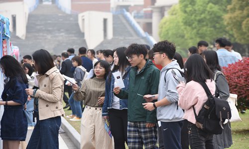 College students apply for jobs at a job fair in Nanjing, capital of East China's Jiangsu Province over the weekend. Thousands of Chinese college and university students are expected to graduate and enter workforce this summer. Photo: IC