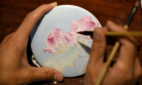 Ceramic painting in north China's Hebei - Global Times