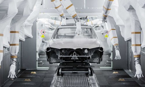 Undated file photo shows industrial robotic arms paint a car at Dadong Plant of the BMW Brilliance Automotive (BBA) in Shenyang, capital of northeast China's Liaoning Province. (Xinhua)