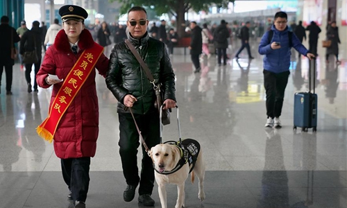 Visually Impaired Passenger And His Guide Dog - Global Times