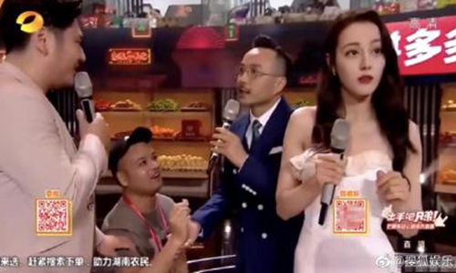 500px x 300px - Netizens in China call for more security after 'fan' sneaks onto stage to  propose to Chinese actress Dilireba - Global Times