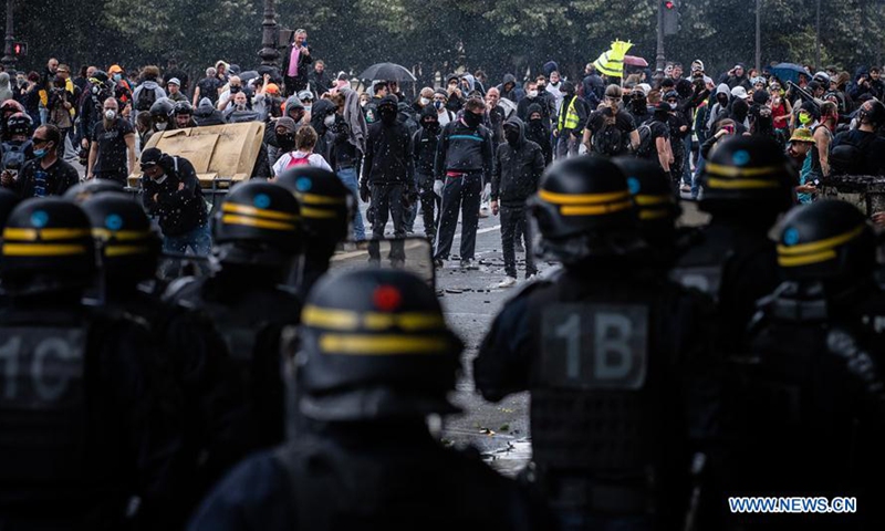 Violent fringe groups disrupt peaceful protest in Paris - Global Times