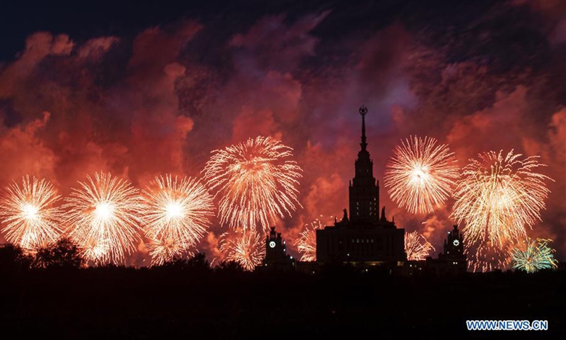 People watch fireworks exploding in Moscow, Russia - Global Times