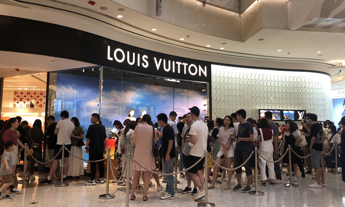 Chinese customers queueing up for luxury brands over imminent