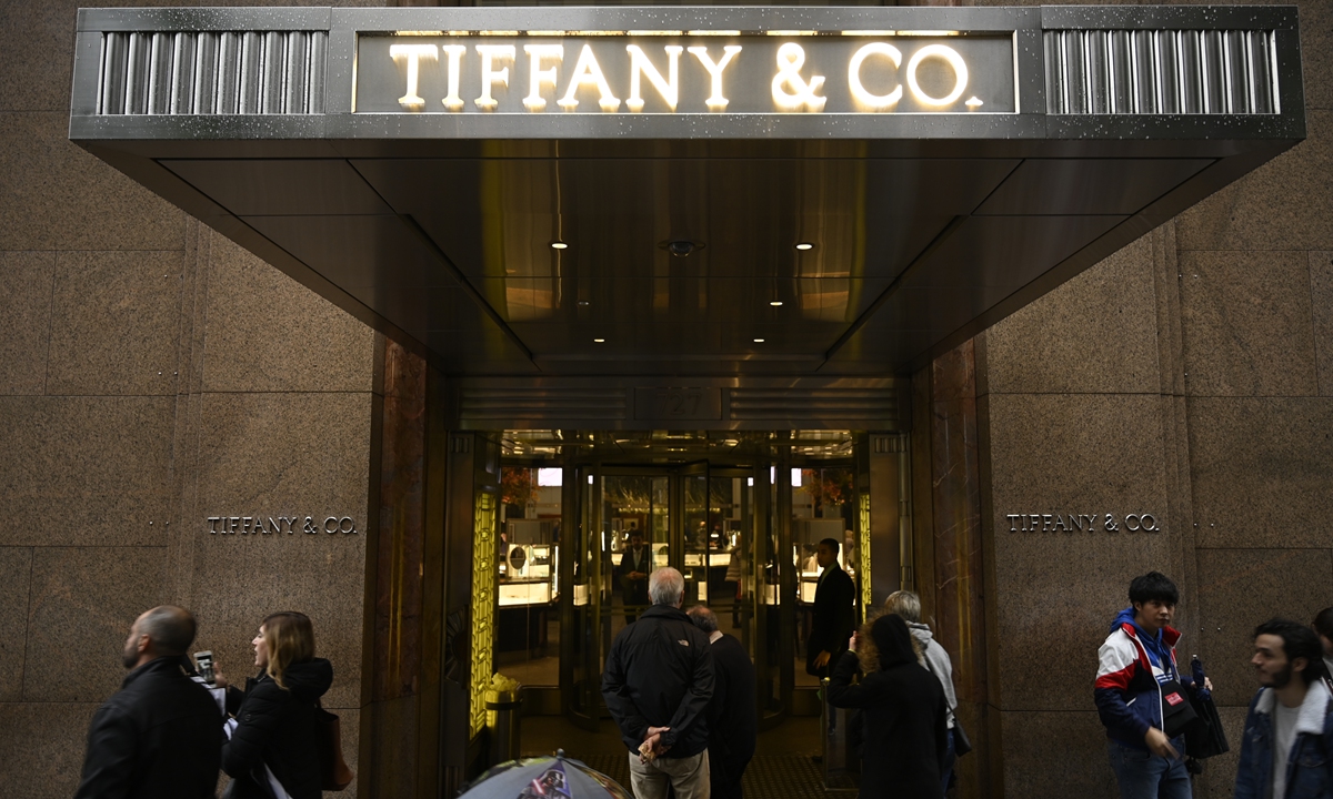 France's Elysee Palace asked minister to pen LVMH/Tiffany letter - sources