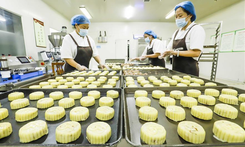 Food companies busy producing moon cakes ahead of Mid-Autumn Festival ...