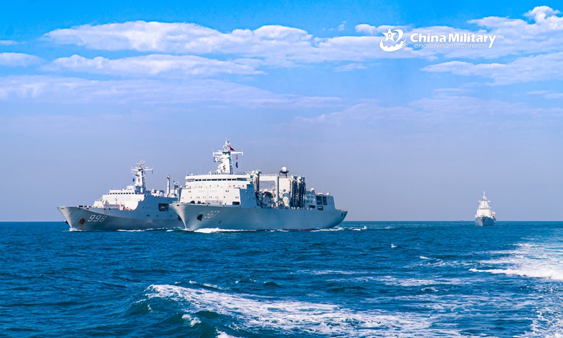 The comprehensive supply ship Chaganhu (Hull 967) executes alongside replenishment-at-sea with the amphibious transport dock landing ship Kunlunshan (Hull 998) during a maritime training exercise in waters of the South China Sea on January 14, 2021. They are attached to a destroyer flotilla with the navy under the PLA Southern Theater Command.Photo:China Military