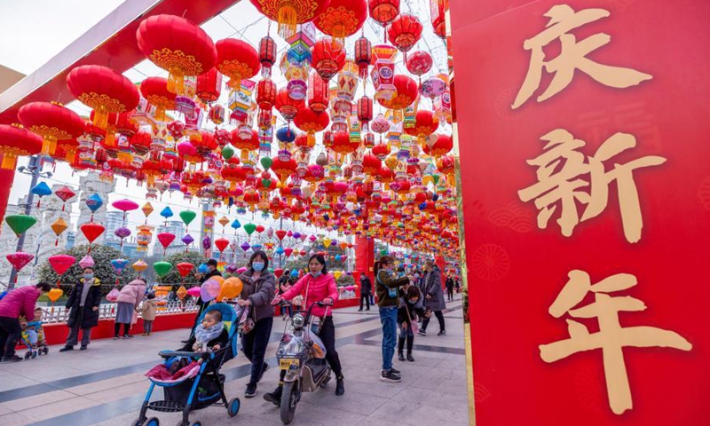 Lantern show held ahead of Spring Festival in Yuncheng, N China 