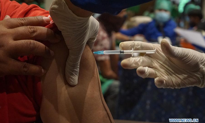 A health worker gives a dose of COVID-19 vaccine to a man during a mass vaccination campaign in Bali, Indonesia, Feb. 28, 2021.(Photo: Xinhua)