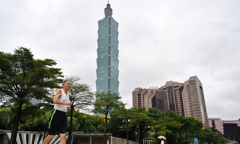 A citizen runs in front of the Taipei 101 skyscraper in Taipei, southeast China's Taiwan, on Oct. 1, 2019.(Photo: Xinhua)
