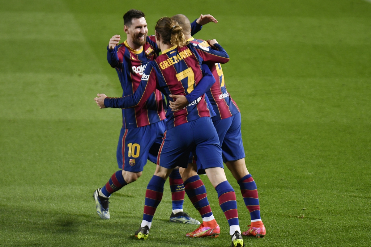 Martin Braithwaite (No.9) of Barcelona celebrates his goal with his teammates during the match against Sevilla on Wednesday in Barcelona, Spain. Photo: VCG 