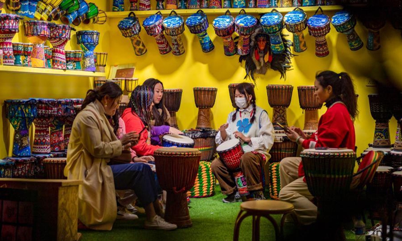 Tourists visit a drum shop in the old town of Dali, southwest China's Yunnan Province, March 3, 2021. The charming night view of the old town of Dali attracts a lot of tourists.Photo:Xinhua