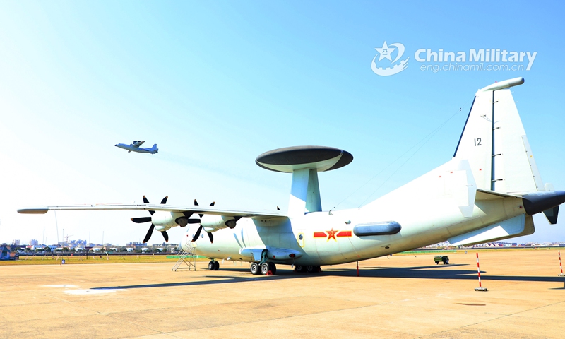 A KJ-500 airborne early warning (AEW) aircraft attached to a naval aviation division under the PLA Eastern Theater Command gets ready for a flight training exercise on subjects including reconnaissance and early warning, anti-submarine tactics, etc. on February 20, 2021.(Photo: Xinhua)