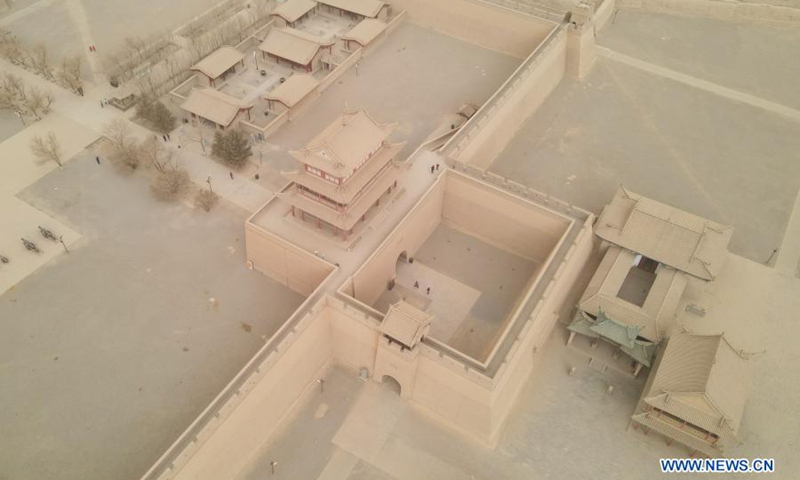 Aerial photo taken on March 17, 2021 shows the Jiayu Pass shrouded in dust in Jiayuguan City, northwest China's Gansu Province. Some areas in Hexi Corridor, part of the ancient Silk Road in China's northwest, were covered by floating sand and dust on Wednesday.(Photo: Xinhua)