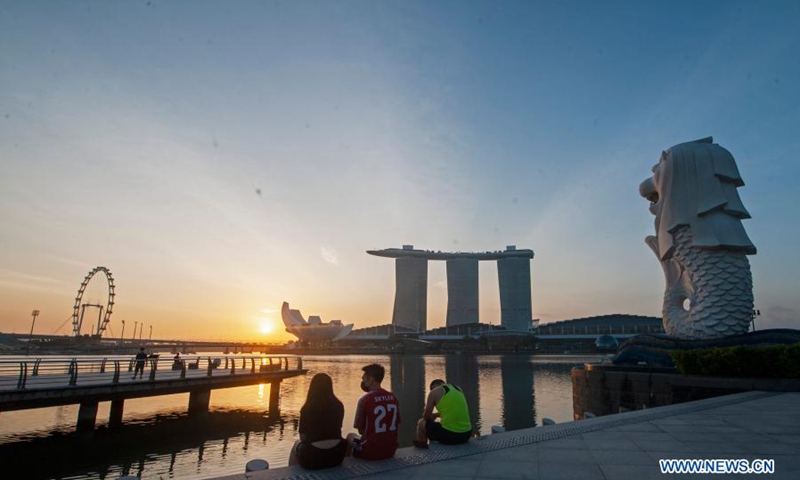 People view sunrise at the Merlion Park in Singapore, on March 16, 2021.(Photo: Xinhua)