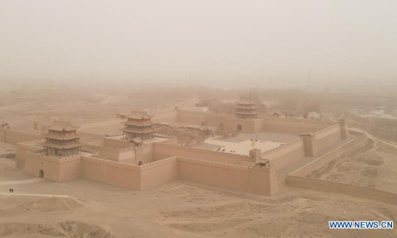 Aerial photo taken on March 17, 2021 shows the Jiayu Pass shrouded in dust in Jiayuguan City, northwest China's Gansu Province. Some areas in Hexi Corridor, part of the ancient Silk Road in China's northwest, were covered by floating sand and dust on Wednesday.(Photo: Xinhua)