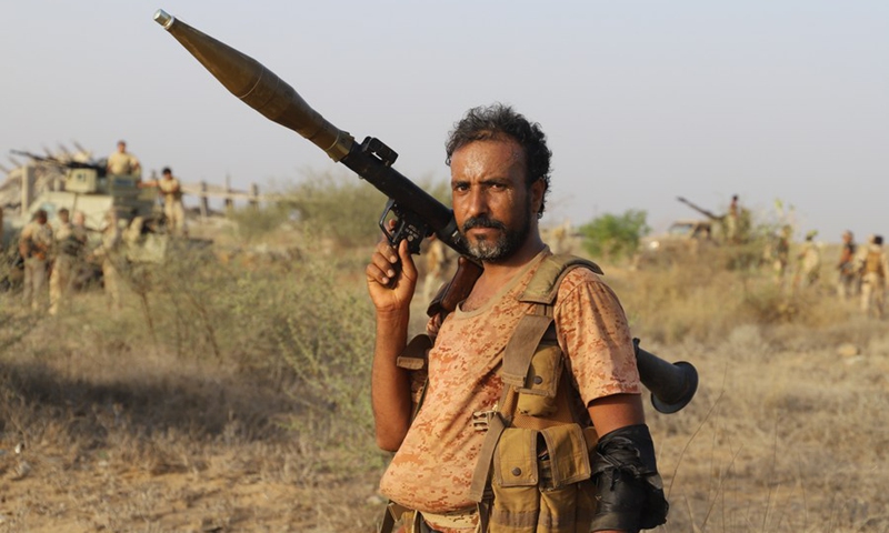 A soldier of the Yemeni government holds a rocket-propelled grenade (RPG) as the army launches an offensive against the Houthi rebels in Abs district, Hajjah province, Yemen on March 12, 2021.(Photo: Xinhua)