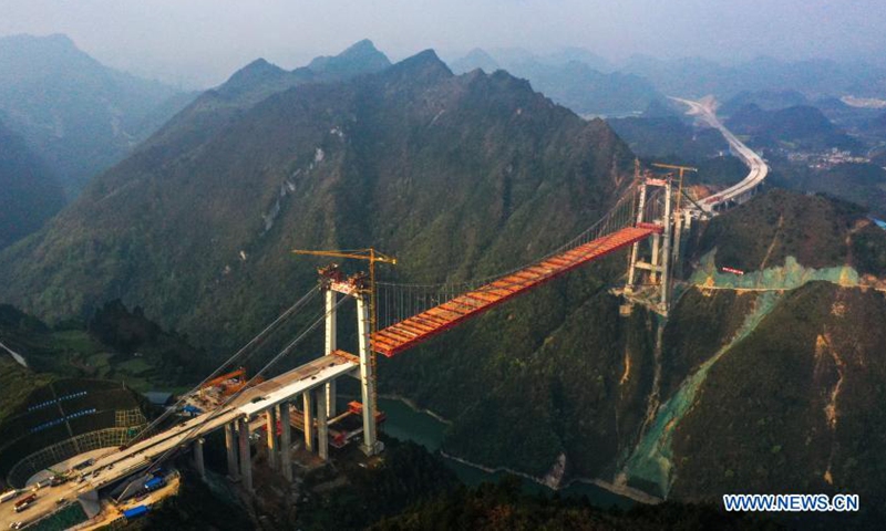 Yangbaoshan grand bridge of Guiyang-Huangping Highway under ...