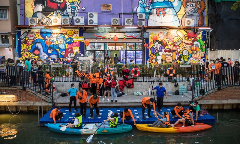 Tourists paddle kayaking in canal near the Ong Ang walking street in Bangkok, Thailand, March 19, 2021.(Photo: Xinhua)