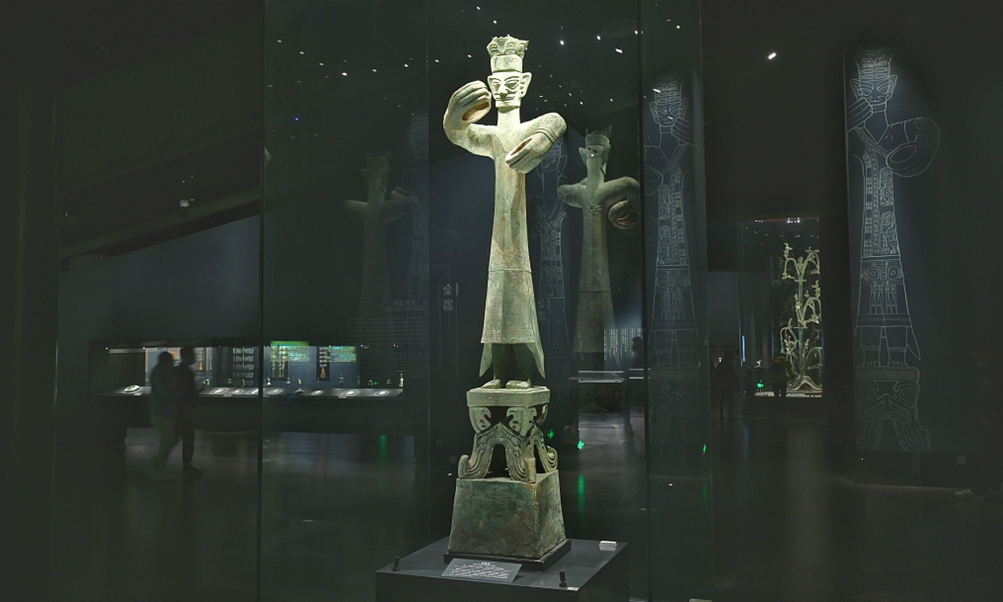 A bronze standing figure at the Sanxingdui Museum. Photo: VCG