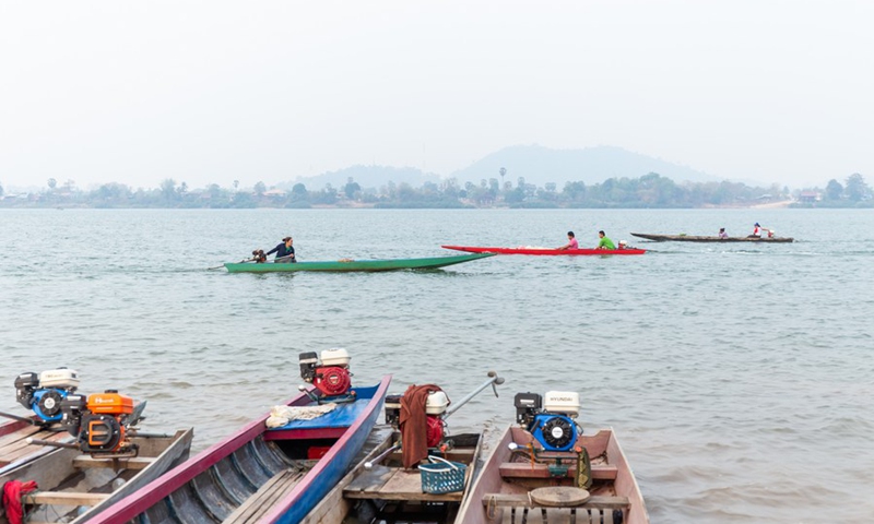 Local people use the small boats for transportation on the Mekong River in the Si Phan Don, Laos, on March 18, 2021.(Photo: Xinhua)