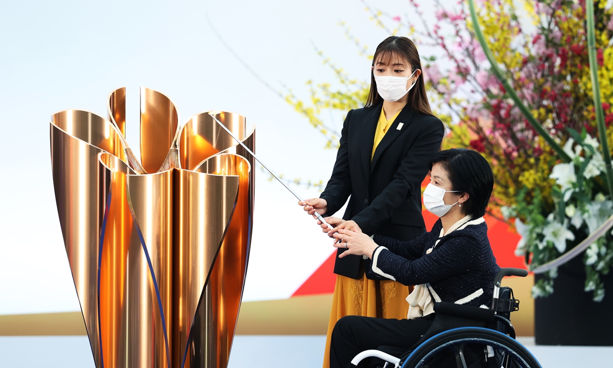 Japanese actress Satomi Ishihara (left) and Paralympian Aki Taguchi light the celebration cauldron during the opening ceremony ahead of the first day of the Tokyo 2020 Olympic torch relay on Thursday in Naraha, Fukushima, Japan. Photo: VCG