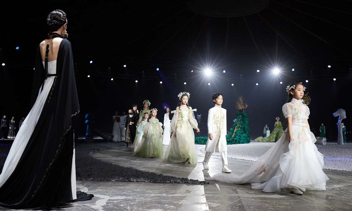Chinese designer's 'Journey' inspired by discoveries at Sanxingdui Ruins -  Global Times