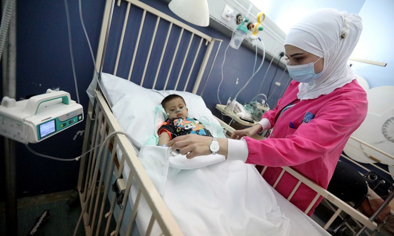 A nurse attends to a child patient in a hospital in Beirut, capital of Lebanon, on March 27, 2021.(Photo: Xinhua)