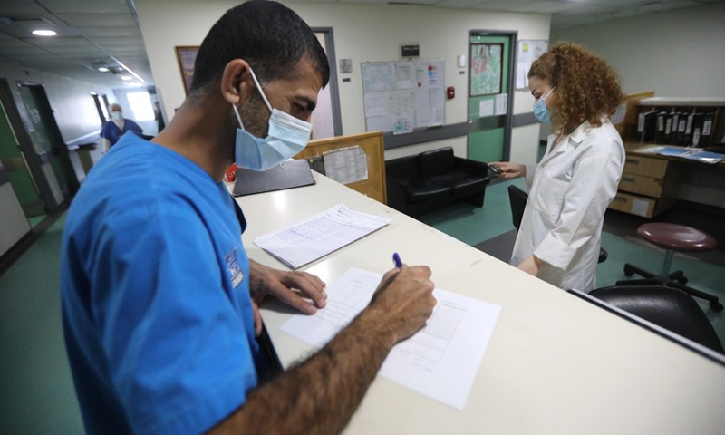 Two nurses work at the reception desk of a hospital in Beirut, capital of Lebanon, on March 27, 2021.(Photo: Xinhua)