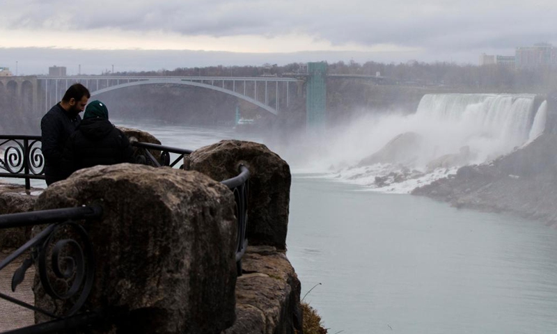 Visitors are seen at the Canadian side of Niagara Falls, Ontario, Canada, on March 31, 2021. Canada's tourism spending was cut 48.1 percent in 2020 and tourism gross domestic product (GDP) plunged 47.9 percent, Statistics Canada said Wednesday. Photo:Xinhua