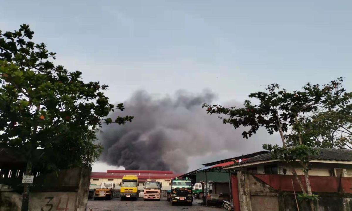 Photo shows JOC Galaxy (Myanmar) Apparel Company's factory on fire in Yangon, Myanmar on Wednesday. Photo: courtesy of Luo Muzhen 