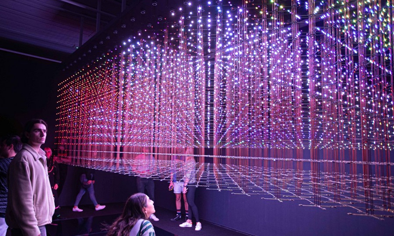 People visit the Lumen exhibition at a gallery in Chippendale, New South Wales, Australia, on April 18, 2021(Photo: Xinhua)