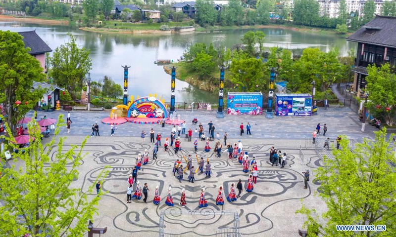 Aerial photo taken on April 21, 2021 shows people perform traditional Chinese music and dance at the Danzhai Wanda Town in Danzhai County, Qiandongnan Miao and Dong Autonomous Prefecture, southwest China's Guizhou Province.(Photo: Xinhua)