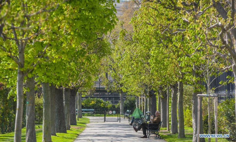 A man sits at the Volksgarten in Vienna, Austria, April 23, 2021.Photo:Xinhua