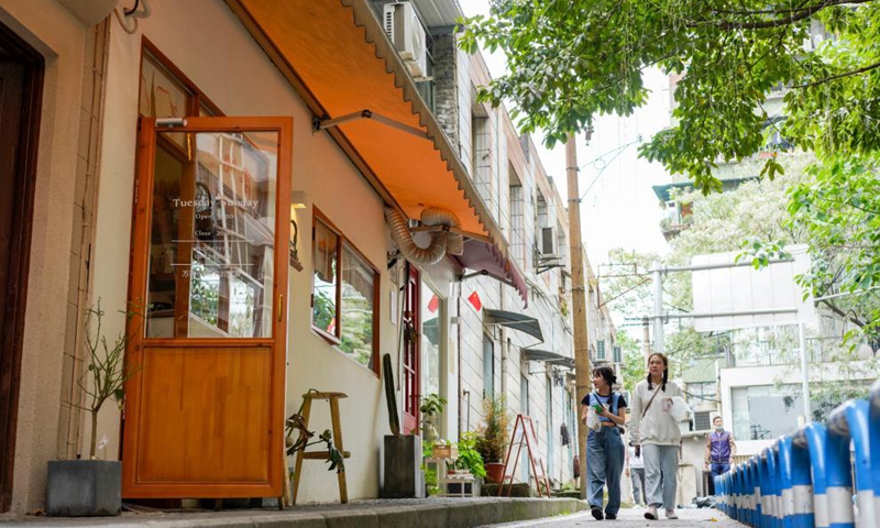 People walk in the Beicang Cultural & Creative Quarter, southwest China's Chongqing, April 22, 2021.Photo:Xinhua