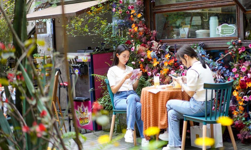 Tourists have drinks in the Beicang Cultural & Creative Quarter, southwest China's Chongqing, April 22, 2021.Photo:Xinhua