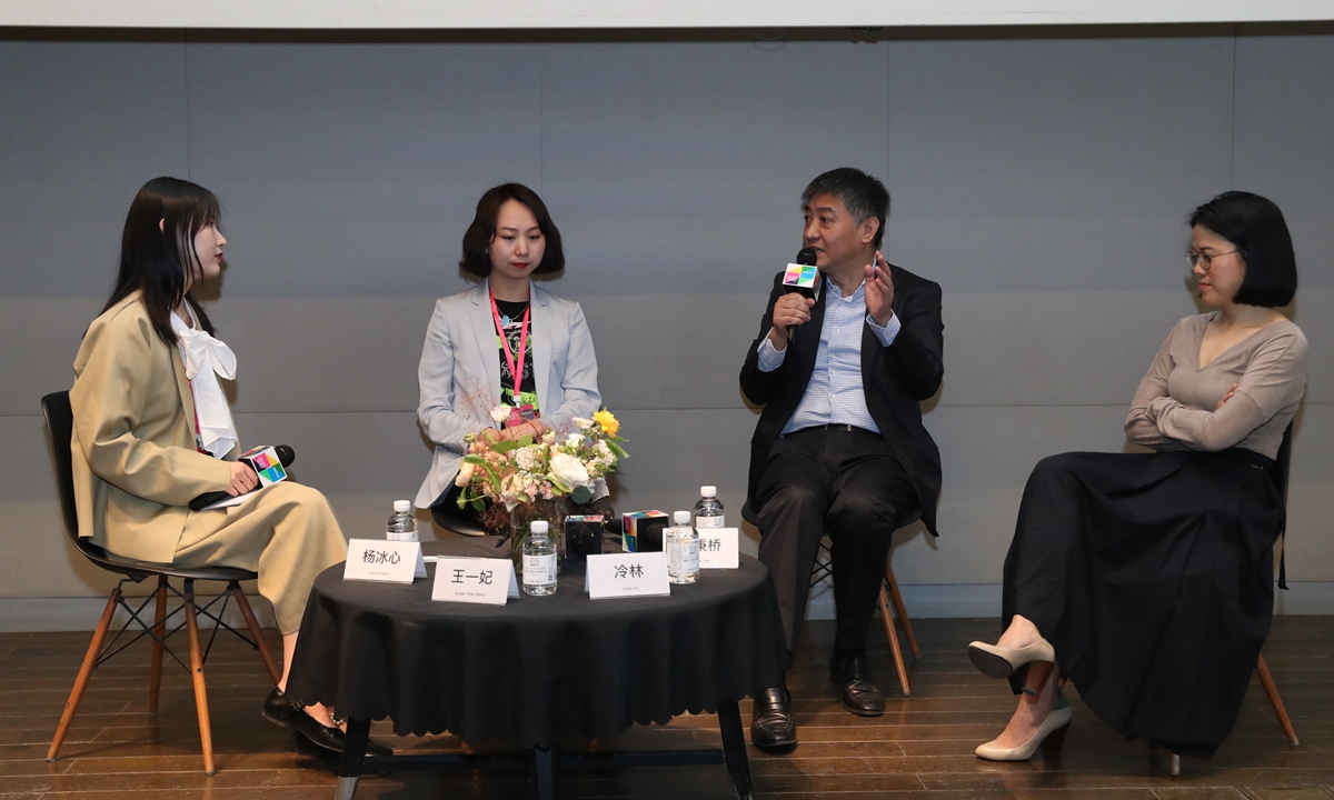 Wang Yifei (second from left) and Leng Lin (third from left) Photo: Courtesy of Gallery Weekend