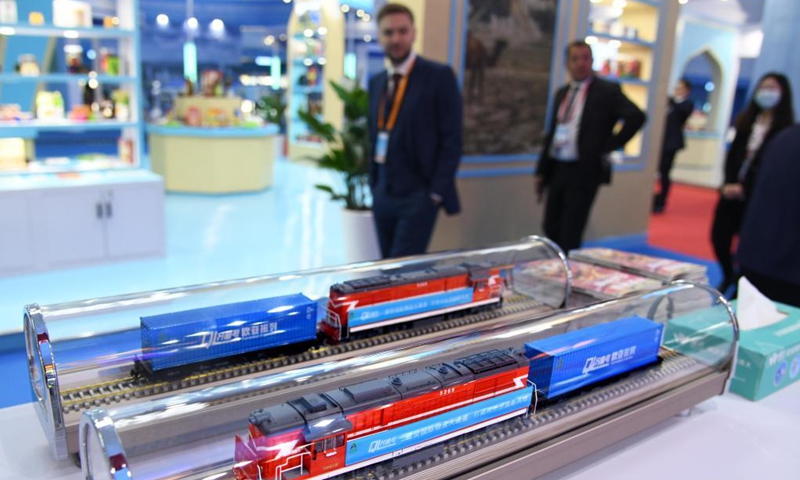 Guests visit the 2021 Shanghai Cooperation Organization (SCO) International Investment and Trade Expo in Qingdao, east China's Shandong Province, April 26, 2021. The 2021 SCO International Investment and Trade Expo & SCO Qingdao Forum on Local Economic and Trade Cooperation opened here on Monday.(Photo:Xinhua)