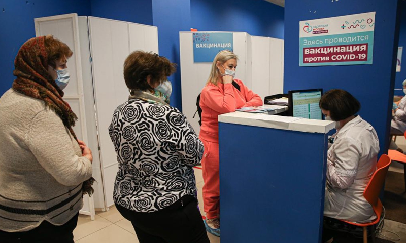 People register for the COVID-19 vaccination in Moscow, Russia, April 28, 2021. Russia confirmed 7,848 new coronavirus infections over the past 24 hours, below 8,000 for the first time since the end of September, taking the nationwide tally to 4,787,273, the country's official monitoring and response center said Wednesday.Photo:Xinhua