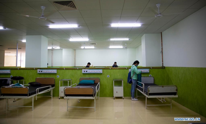 A team of young volunteers work to prepare an COVID-19 isolation center at a new building of Bir Hospital in Kathmandu, Nepal, May 5, 2021.(Photo: Xinhua)