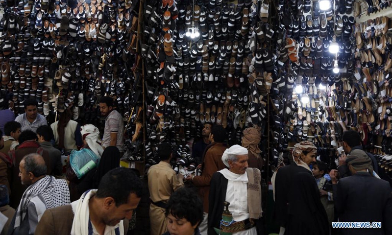 Yemenis shop ahead of Eid al-Fitr at a market in Sanaa, Yemen, on May 5, 2021. Eid al-Fitr marks the end of the fasting month of Ramadan.(Photo: Xinhua)