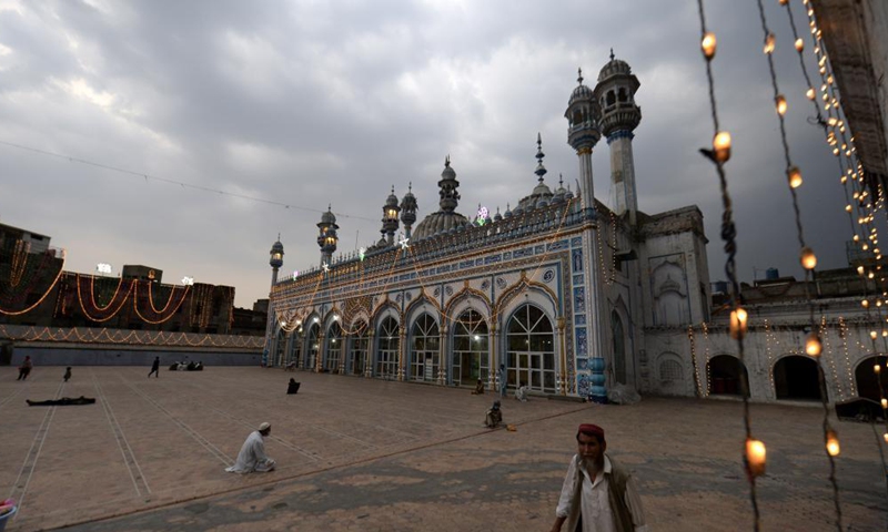 Photo taken on May 10, 2021 shows the illuminated scenery of the Jamia Mosque during Muslim's fasting month of Ramadan in Rawalpindi of Pakistan's Punjab province. Photo: Xinhua