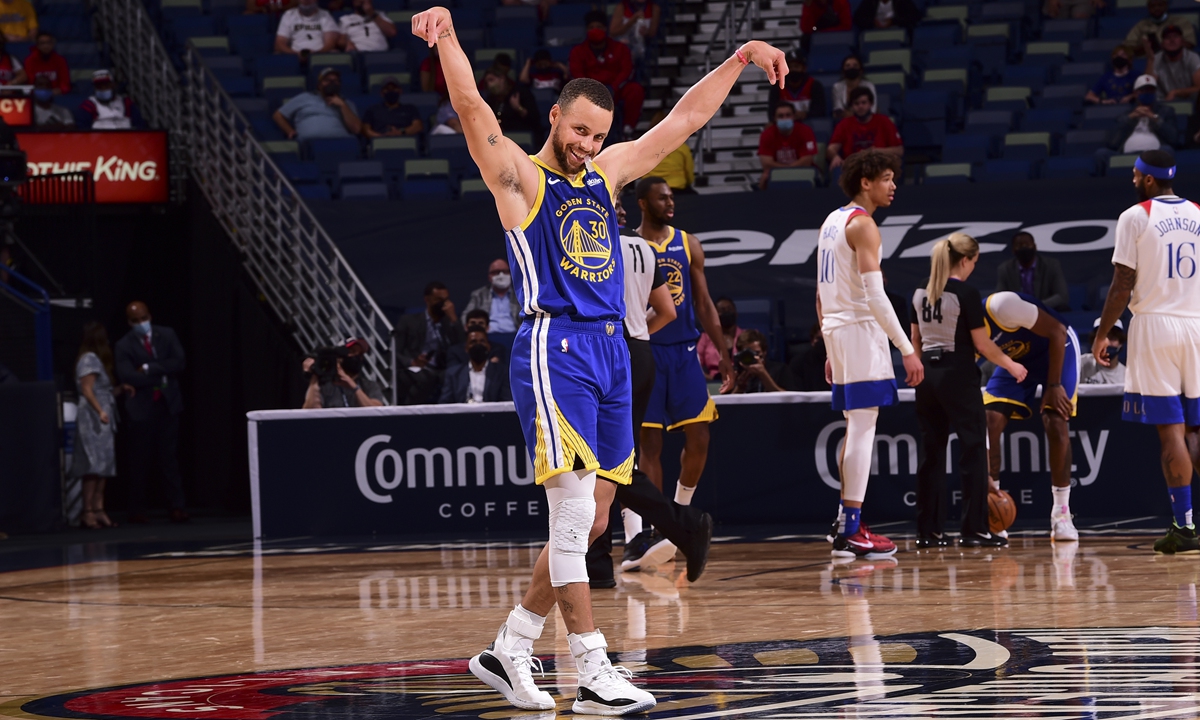 Golden State Warriors star Stephen Curry Photo: VCG
