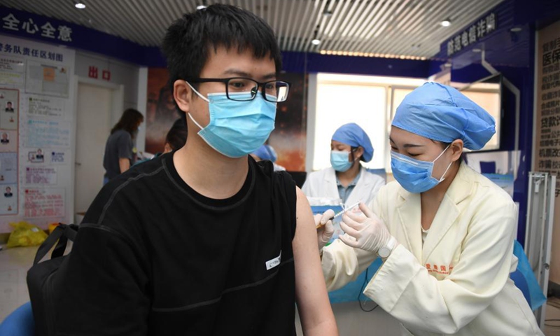 A medical worker administers a dose of the recombinant COVID-19 vaccine (adenovirus type 5 vector) which requires only one shot to a resident at a temporary vaccination site in Haidian District of Beijing, capital of China, May 20, 2021.(Photo: Xinhua)