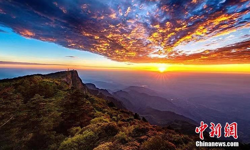 The photo taken on May 27 shows the Summit of Ten Thousand Buddhas at the highest peak of Mount Emei in southwest China's Sichuan Province. (Photo provided to China News Service) 