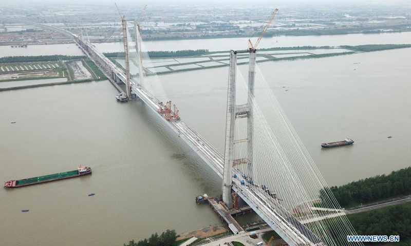 Aerial photo taken on June 3, 2021 shows the Bianyuzhou Yangtze River Bridge on the border of central China's Hubei Province and east China's Jiangxi Province. Connecting Huangmei County of central China's Hubei Province and Jiujiang City of east China's Jiangxi Province, the bridge is part of Anqing-Jiujiang Railway.Photo:Xinhua