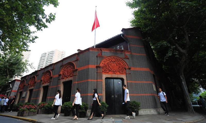 Volunteers from Shanghai University arrive at the site where the first Communist Party of China (CPC) National Congress was held in 1921, in Shanghai, east China, June 22, 2019.Photo:Xinhua