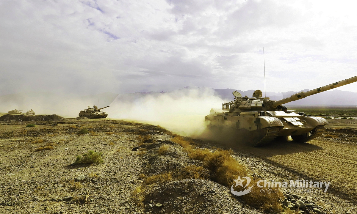 The armored tanks attached to a combined arms brigade under the 77th Group Army gallop in formation at full speed in the wilds during the maneuver training on May 26, 2021. (eng.chinamil.com.cn/Photo by Guo Yuhui)