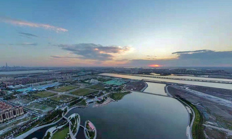 Aerial photo taken on June 5, 2021 shows a seaside park in the Binhai New Area of north China's Tianjin. Tianjin in north China boasts rich biodiversity along a 153-km coastline made up of muddy tidal flats. Photo: Xinhua 